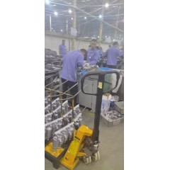 通潤(rùn)汽車(chē)零部件招聘    大齡工，長(zhǎng)白班  男女不限 男工18-55歲  女工 18-50周歲cc